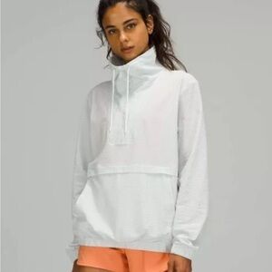 Lululemon Pack Light Pullover size 2 also fits a size 4